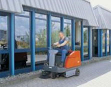 駕駛式吸塵掃地機(jī) 駕駛式吸塵掃地機(jī)